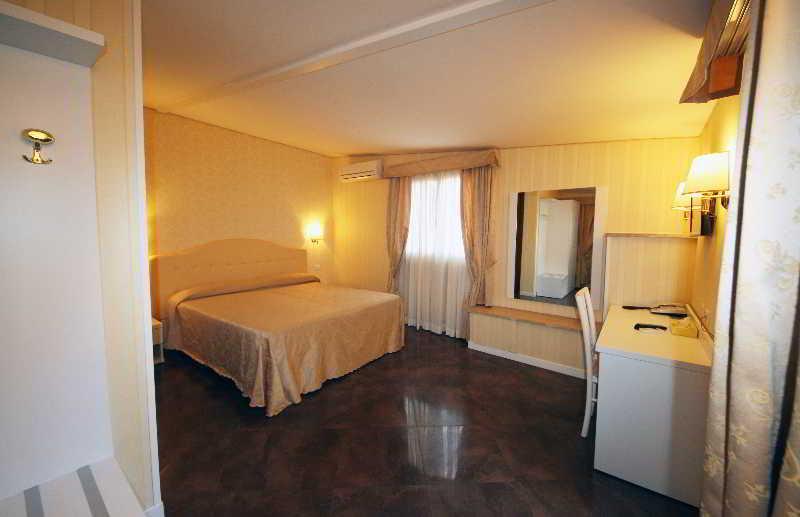 Hotel Saturnia Róma Kültér fotó